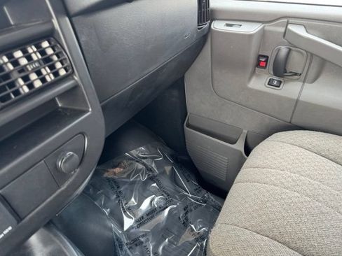 Used 2021 GMC Savana 3500 Extended w/ Driver Convenience Package RWD image 21
