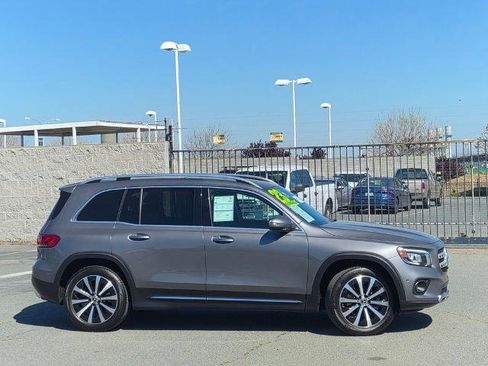 Used 2023 Mercedes-Benz GLB 250 w/ Premium Package image 3