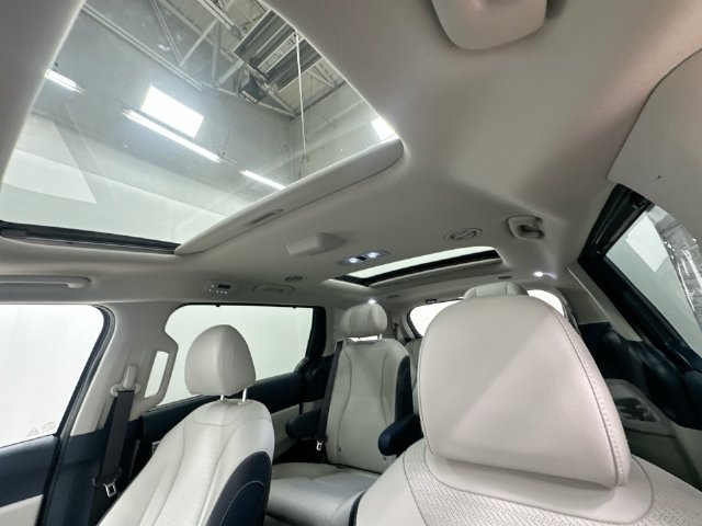 Certified 2025 Kia Carnival SX Prestige FWD image 24