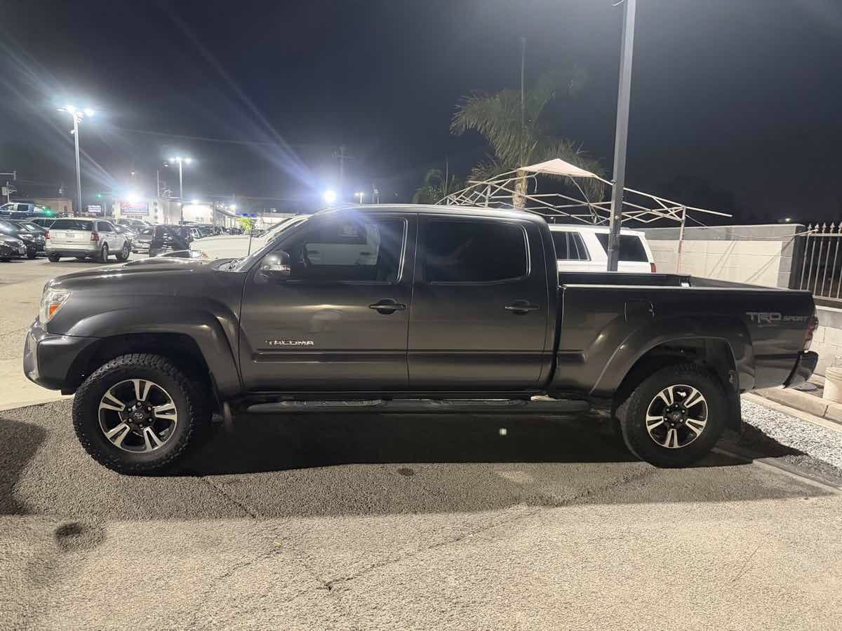 Used 2014 Toyota Tacoma PreRunner w/ TRD Sport Package RWD image 2