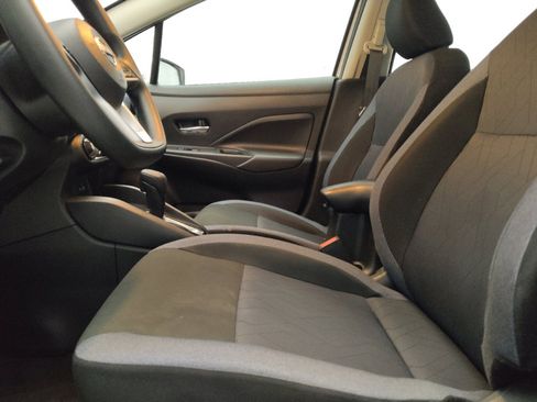 Used 2025 Nissan Versa SV FWD image 17
