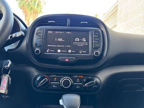 Used 2025 Kia Soul LX w/ LX Technology Package FWD image 19