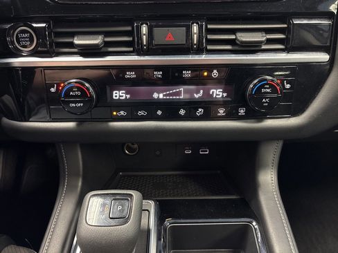 Used 2023 Nissan Pathfinder SL image 37