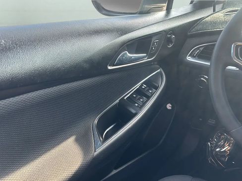 Used 2017 Chevrolet Cruze LS FWD image 17