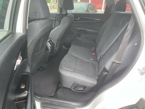 Used 2019 Kia Sorento FWD image 25
