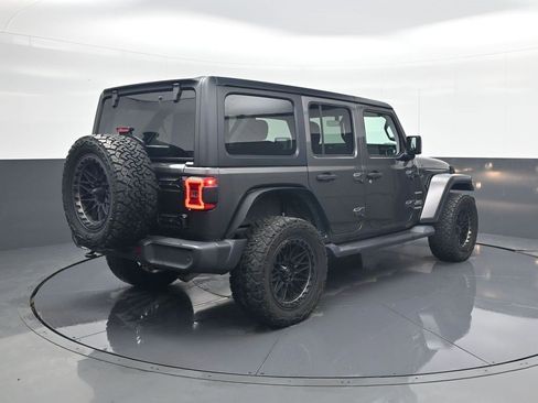 Used 2018 Jeep Wrangler Unlimited Sahara image 7