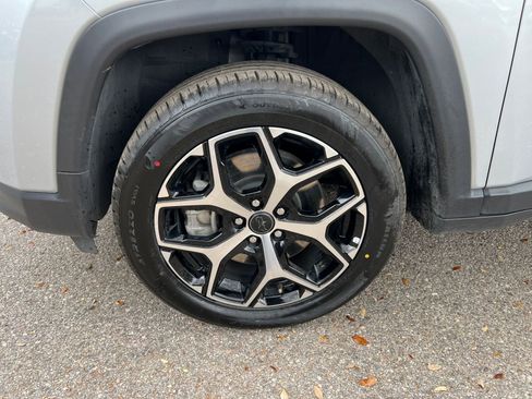 Used 2025 Jeep Compass Limited image 27