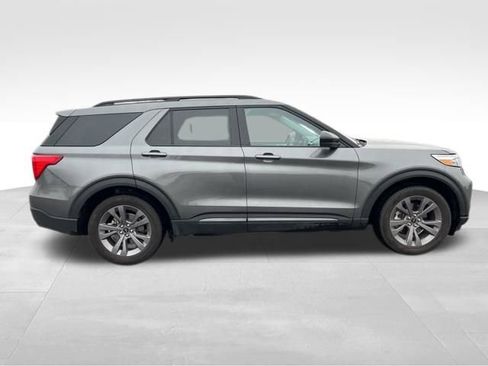 Used 2023 Ford Explorer XLT w/ Equipment Group 202A image 4