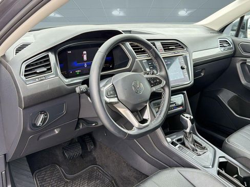Used 2023 Volkswagen Tiguan SE FWD image 4