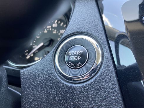 Used 2019 Nissan Rogue SV AWD/4WD image 32
