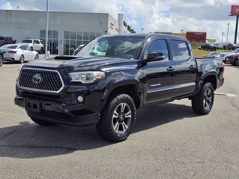 Used 2019 Toyota Tacoma TRD Sport image 1