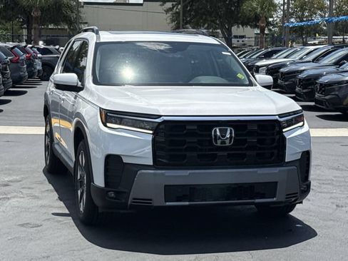 New 2026 Honda Pilot Touring image 2