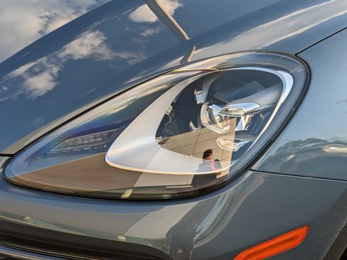 Certified 2019 Porsche Cayenne image 10