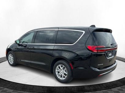 New 2026 Chrysler Pacifica Select
