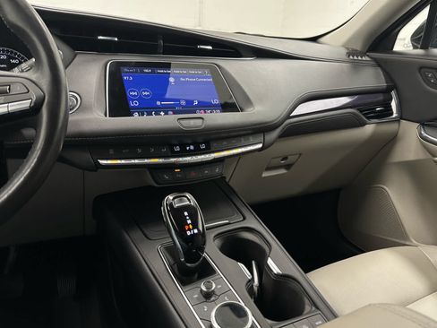 Used 2023 Cadillac XT4 Luxury w/ Cold Weather Package AWD/4WD image 28