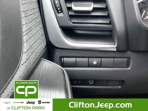 Used 2023 Nissan Rogue SV image 22