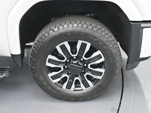 Used 2025 GMC Sierra 3500 Denali Ultimate AWD/4WD image 34