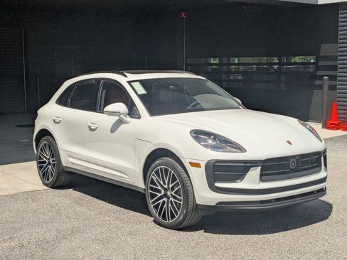 Used 2025 Porsche Macan image 7