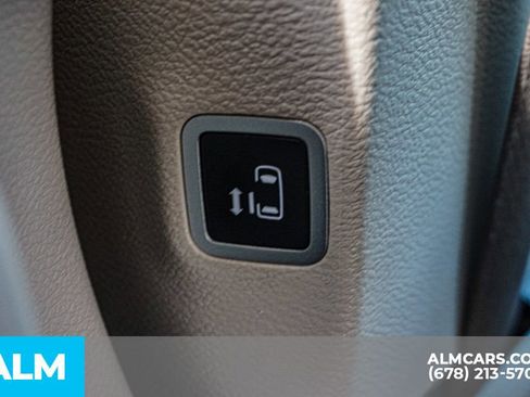 Used 2022 Chrysler Pacifica Touring-L image 36