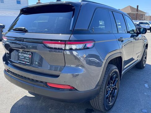 Used 2024 Jeep Grand Cherokee Altitude AWD/4WD image 7