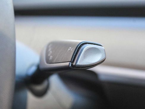 Used 2022 Tesla Model Y Long Range image 22