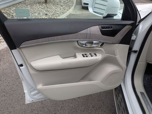 Used 2023 Volvo XC90 T8 Plus w/ Protection Package Premier image 12