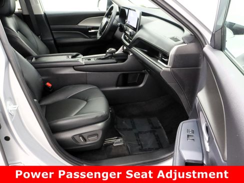 Certified 2025 Toyota Grand Highlander AWD image 40