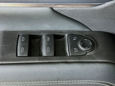 Used 2025 GMC Terrain Elevation image 15