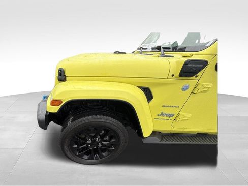 Used 2023 Jeep Wrangler Unlimited Sahara w/ Cold Weather Group AWD/4WD image 10