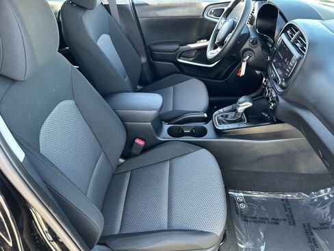 Certified 2025 Kia Soul LX w/ LX Technology Package FWD image 10