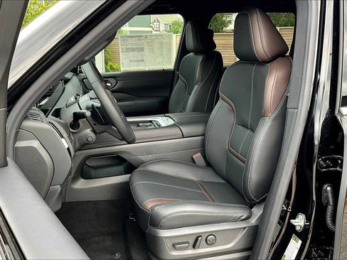 New 2025 Nissan Armada SL w/ Captain's Chari Seat Package image 15