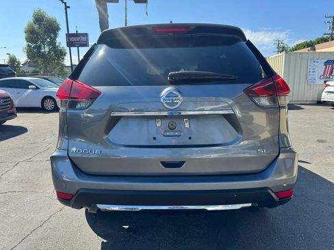 Used 2019 Nissan Rogue SL FWD image 2