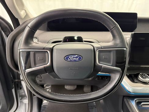 Used 2025 Ford Expedition Platinum AWD/4WD image 12