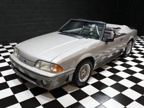 Used 1990 Ford Mustang GT RWD image 12