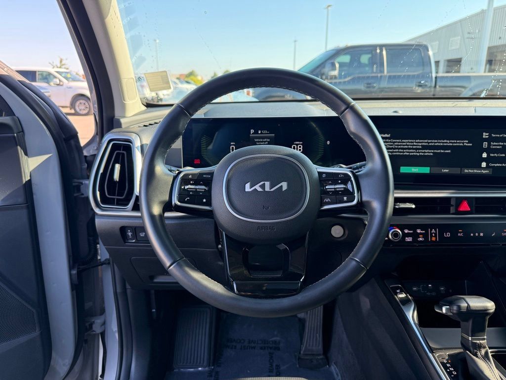 Used 2025 Kia Sorento EX w/ Panoramic Sunroof Package FWD image 14