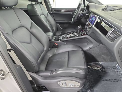 Certified 2025 Porsche Macan S AWD/4WD image 27