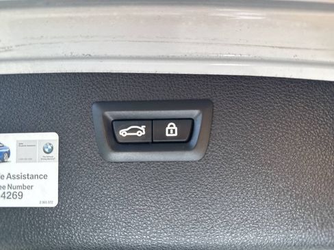 Used 2017 BMW 330i xDrive Wagon AWD/4WD image 7