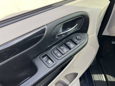 Used 2017 Dodge Grand Caravan SXT FWD image 25