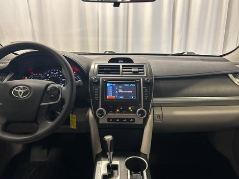Used 2012 Toyota Camry LE image 10