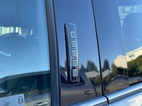 Used 2018 Ford F150 Platinum w/ Equipment Group 701A Luxury AWD/4WD image 9