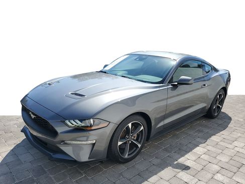 Used 2021 Ford Mustang Coupe image 3