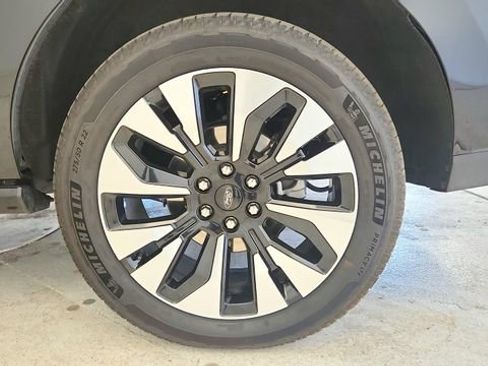 Certified 2025 Ford Expedition Platinum w/ Driver's Package AWD/4WD image 43