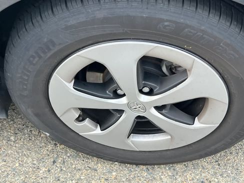 Used 2014 Toyota Prius Four image 18