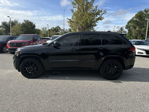 Used 2019 Jeep Grand Cherokee Altitude RWD image 3