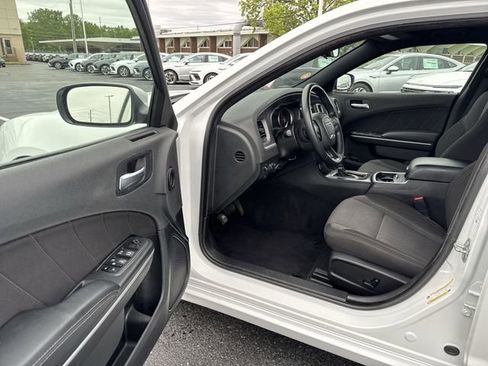 Used 2022 Dodge Charger SXT RWD image 18