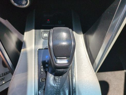 Used 2021 Toyota Venza LE AWD/4WD image 22