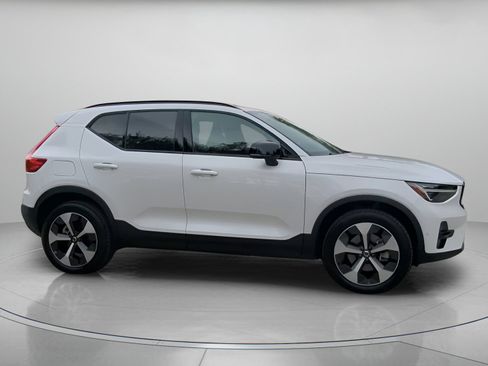 Used 2026 Volvo XC40 B5 Plus AWD/4WD image 34