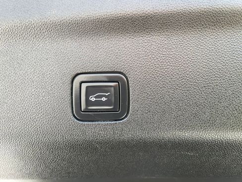 Used 2021 Chevrolet Tahoe Premier w/ Premium Package RWD image 13