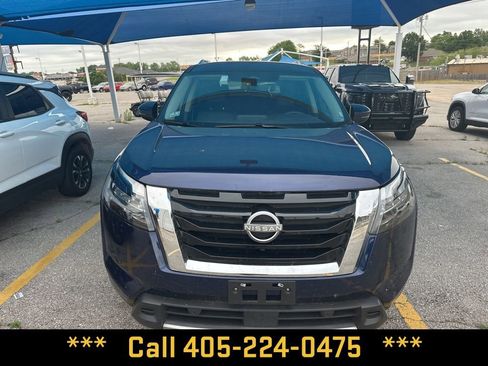 Used 2025 Nissan Pathfinder SL AWD/4WD image 38