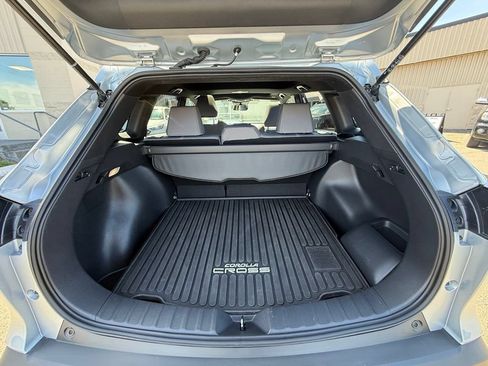 Used 2023 Toyota Corolla Cross AWD Hybrid w/ Moonroof Package image 6